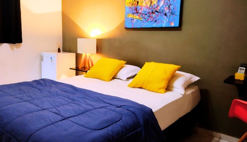 Business-Doppel- oder -Zweibettzimmer