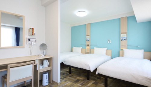 Dreibettzimmer, Raucher (Electric cigarette only)