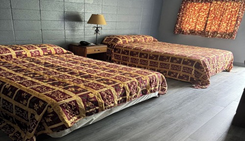 Zimmer, 2 Doppelbetten, Nichtraucher