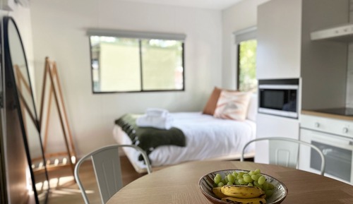 Standard-Ferienhütte, 1 Doppelbett und Schlafsofa, mit Bad