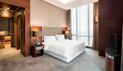 Club-Suite, 1 King-Bett und Schlafsofa, Eckzimmer