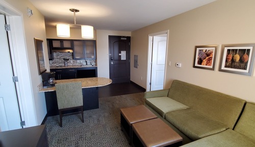 Suite, 2 Schlafzimmer, rollstuhlgeeignete Dusche, Küche (Communications)