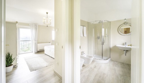 Standard-Suite, 1 Queen-Bett, eigenes Bad, Turm