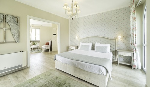 Suite, 1 King-Bett, Whirlpool, Hügelblick