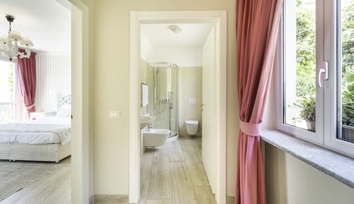Suite, 1 King-Bett, Balkon, Hügelblick