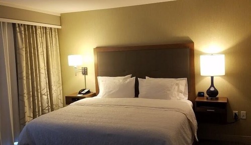 Zimmer, 1 King-Bett, barrierefrei (Mobility & Hearing, Roll-in Shower)