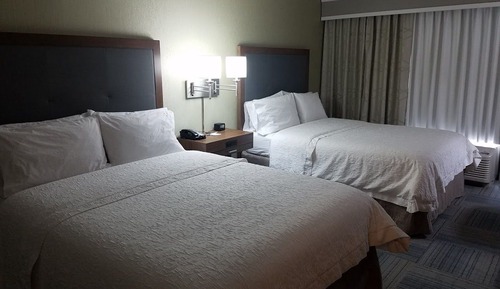 Zimmer, 2 Queen-Betten, Nichtraucher, Kühlschrank und Mikrowelle