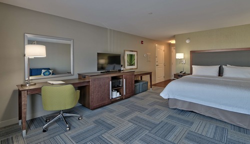 Zimmer, 1 King-Bett und Schlafsofa, Nichtraucher, Kühlschrank und Mikrowelle