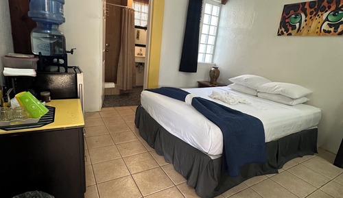 Standardzimmer, 1 Queen-Bett, Kühlschrank, Blick auf den Innenhof