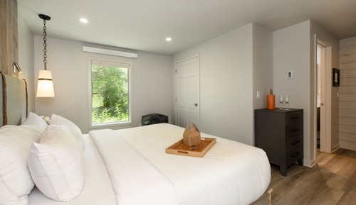 Twin Cabin (1 King, Kitchen)