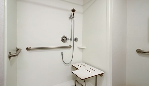 Zimmer, 1 King-Bett, barrierefrei, Nichtraucher (Roll In Shower)