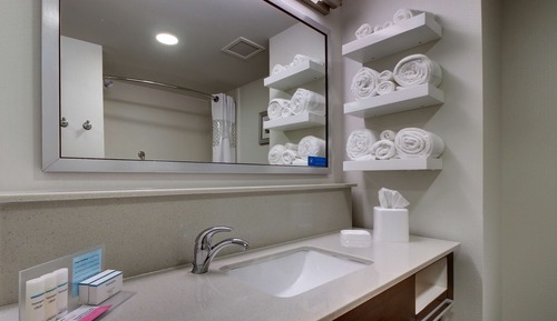 Zimmer, 1 King-Bett und Schlafsofa, barrierefrei, Nichtraucher