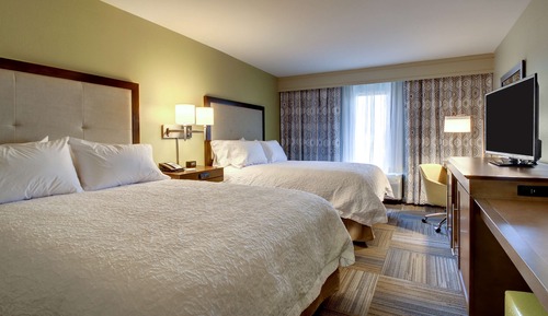 Zimmer, 2 Queen-Betten, Nichtraucher, Kühlschrank und Mikrowelle