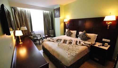 Doppel- oder Zweibettzimmer