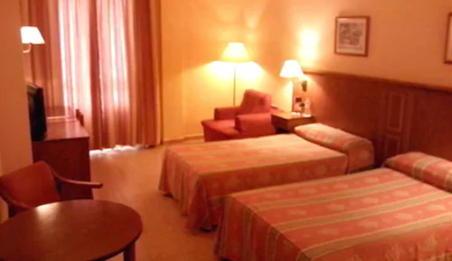 Doppel- oder Zweibettzimmer