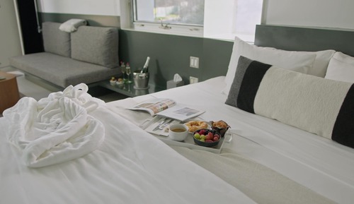 Premium-Suite, 1 King-Bett, eigenes Bad, zum Innenhof hin (White Suite)