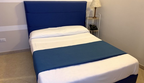 Doppel- oder Zweibettzimmer