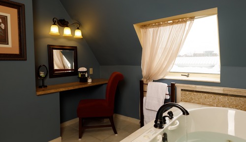 Premium-Zimmer, 1 King-Bett, Whirlpool, Stadtblick (7)