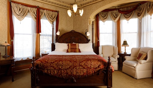 Premier-Zimmer, 1 King-Bett, Whirlpool, Stadtblick (4)