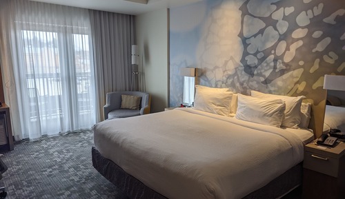 Zimmer, 1 King-Bett, Nichtraucher (Mobility/Hearing Access, Roll-in Shwr)