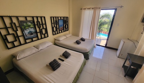 Vierbettzimmer, Poolseite
