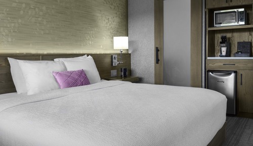 Zimmer, 1 King-Bett, barrierefrei (Communications, Mobil, Roll-In Shower)