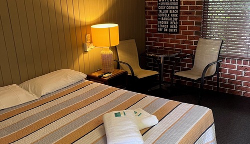 Zimmer (1 Queen Bed)