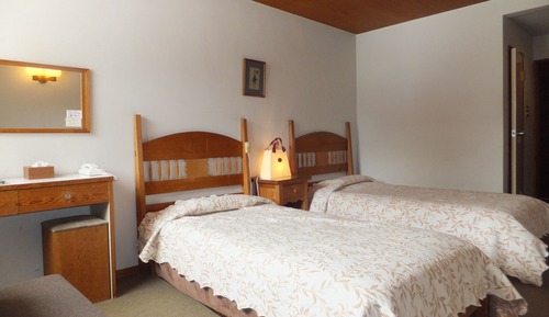 Basic-Zweibettzimmer, Gemeinschaftsbad, Bergblick