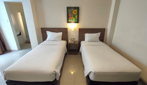 Deluxe Residence Twin