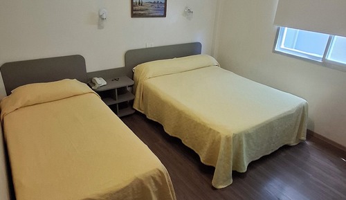 Dreibettzimmer, Mehrere Betten