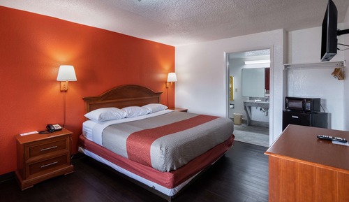 Deluxe-Zimmer, 1 King-Bett, Raucher, Kühlschrank und Mikrowelle