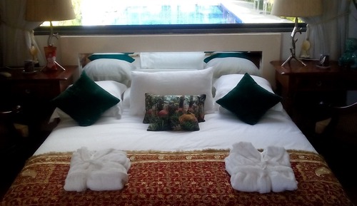 Luxury-Vierbettzimmer, Poolseite