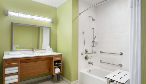 Suite, 1 King-Bett, barrierefrei, Nichtraucher (mob/hearing acc w/ bathtub)