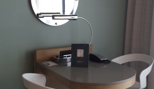 Zimmer, Poolblick, Turm (Opal, Two Queens,  Roll-in Shower)