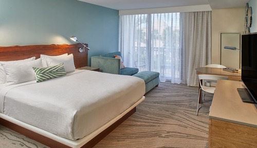 Zimmer, Poolblick, Turm (Escalera, King, Roll-in Shower)