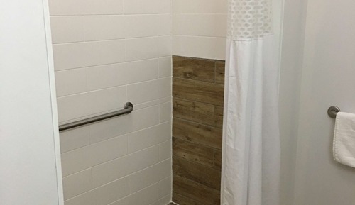 Zimmer, 1 King-Bett, barrierefrei, Nichtraucher (mob/hearing acc w/ roll-in shower)