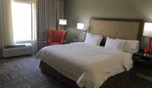 Zimmer, 1 King-Bett, barrierefrei, Nichtraucher (mob/hearing acc w/ bathtub)
