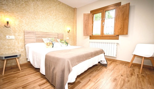 Design-Apartment, 2 Schlafzimmer, Poolblick, zum Garten hin
