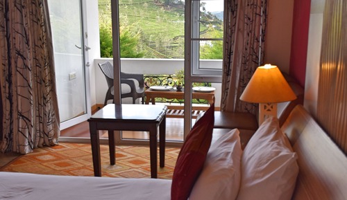 Deluxe-Doppelzimmer, Balkon, Hügelblick