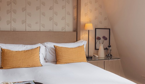 Zimmer (Bigger Guest Room)