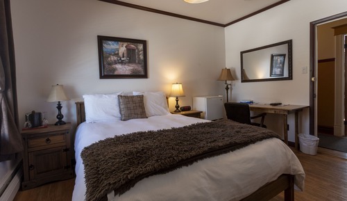 Traditional-Zimmer, 1 Queen-Bett (Shower Only)