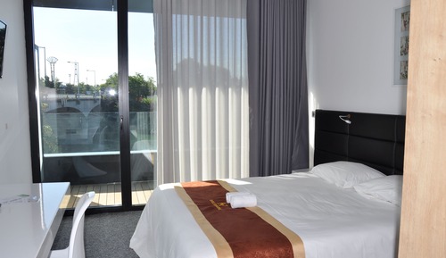 Business-Doppelzimmer, mit Bad, Flussblick (Balcon)