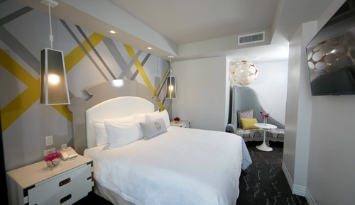 Zimmer, 1 King-Bett, Stadtblick (Mobility Accessible, Tub)