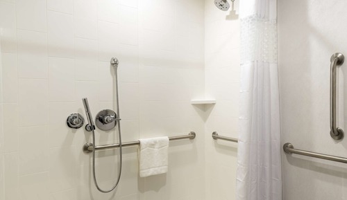 Zimmer, 1 King-Bett, barrierefrei, Nichtraucher (Roll In Shower)