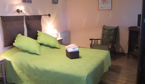 Doppelzimmer, Gemeinschaftsbad (Mandarine)