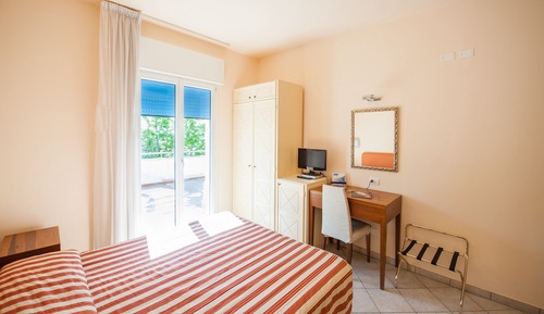 Superior-Doppel- oder -Zweibettzimmer