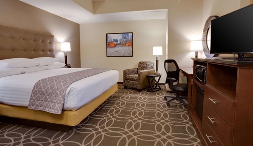 Deluxe-Zimmer, 1 King-Bett, Kühlschrank und Mikrowelle (Hearing Accessible, Roll in Shower)