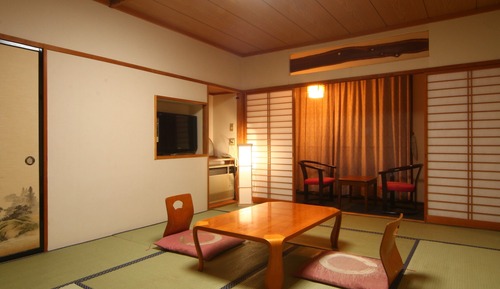 Traditional-Zimmer (Japanese Style, with Private bathroom)