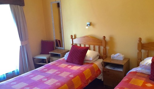 Dreibettzimmer, Gemeinschaftsbad