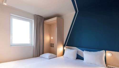 Dreibettzimmer, Mehrere Betten